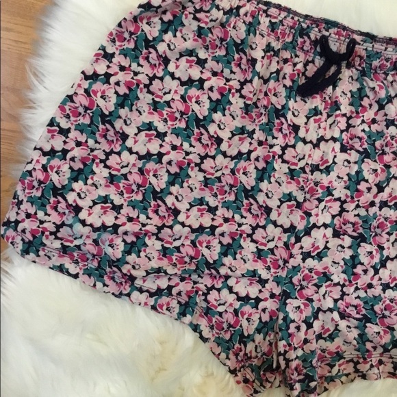 J & B Large floral lounge shorts - Picture 6 of 9